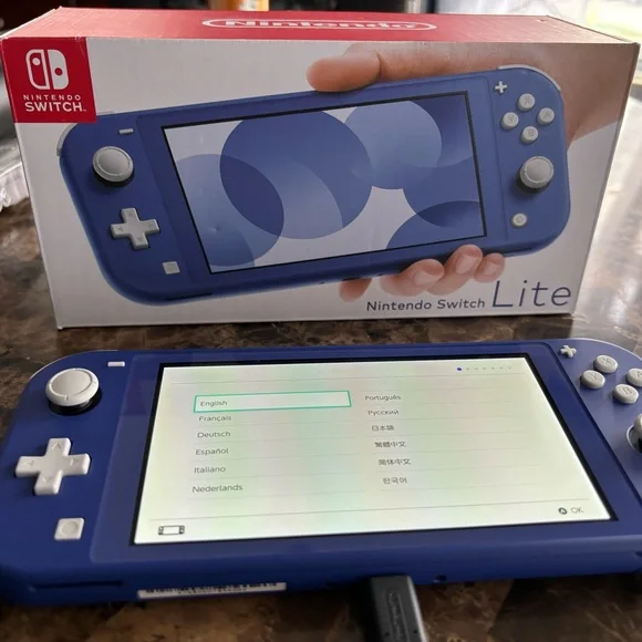 Blue Nintendo switch lite - Picture 4 of 6
